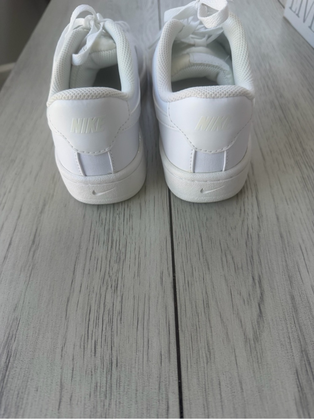 Nike Court Royale 2 Low Premium Triple White Sneakers Size 8.5 EUC - Picture 4 of 9